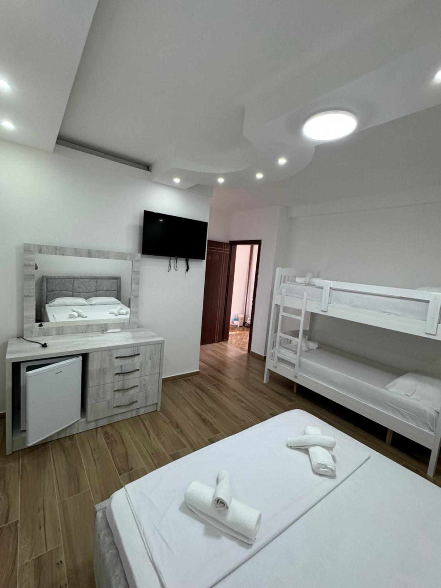 Restorant Hotel Niku Shetaj ภายนอก รูปภาพ