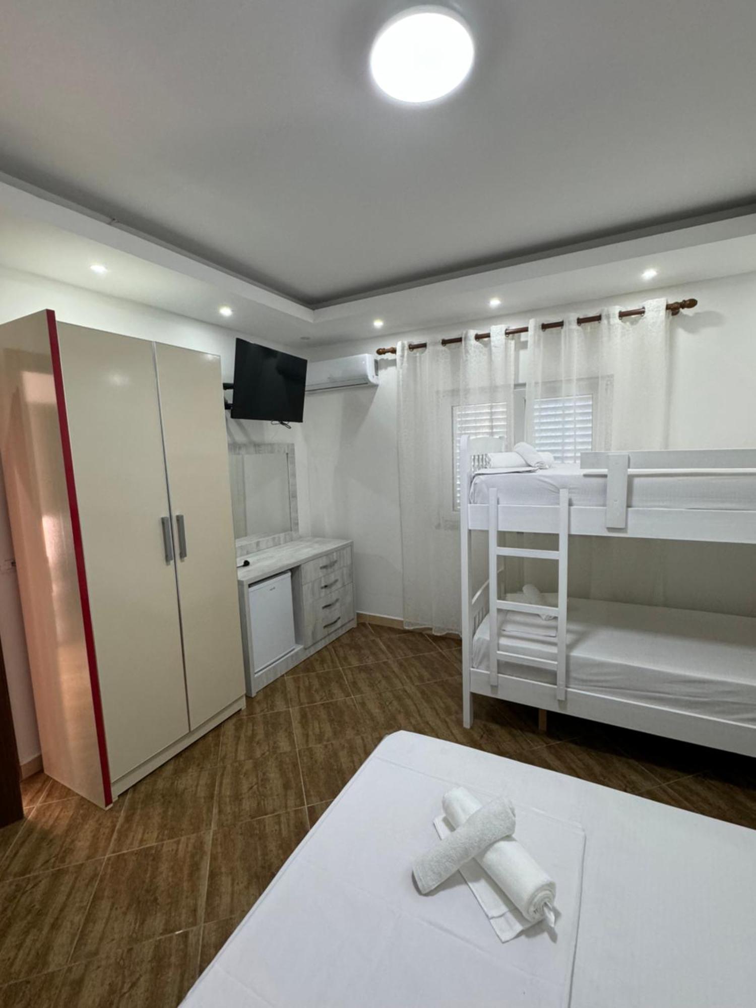 Restorant Hotel Niku Shetaj ภายนอก รูปภาพ