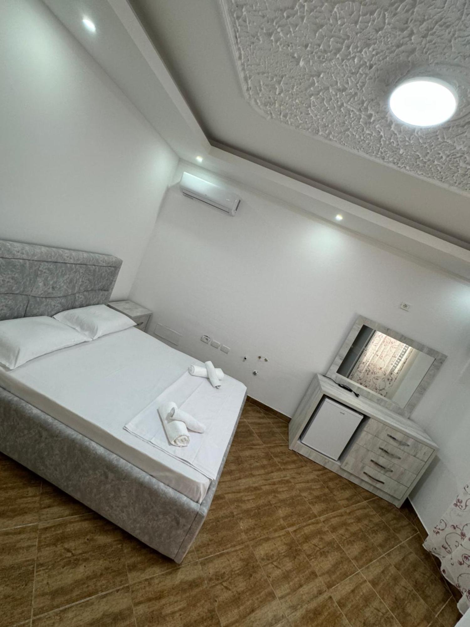 Restorant Hotel Niku Shetaj ภายนอก รูปภาพ